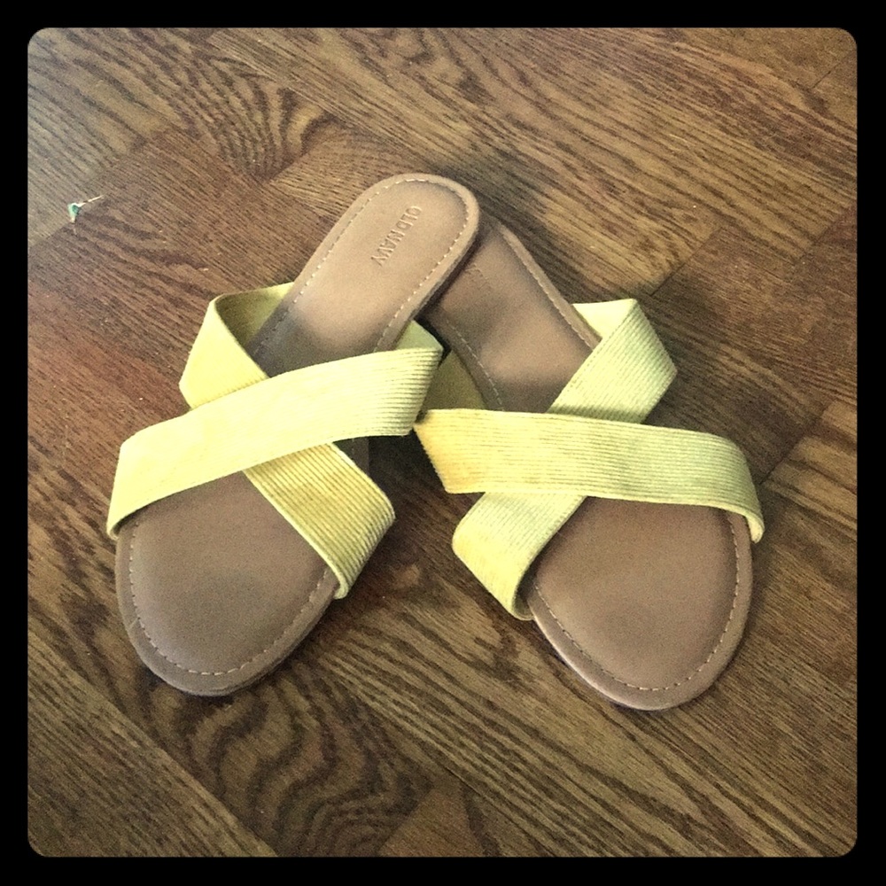 Old navy yellow strapy sandals
